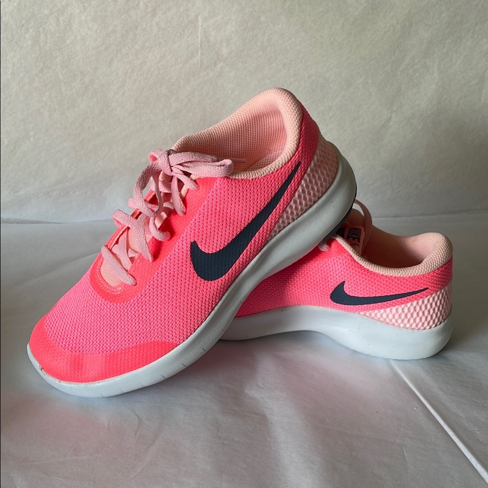 Nike Pink and Black Sneakers Sleek Design Breathable Mesh Nike flex